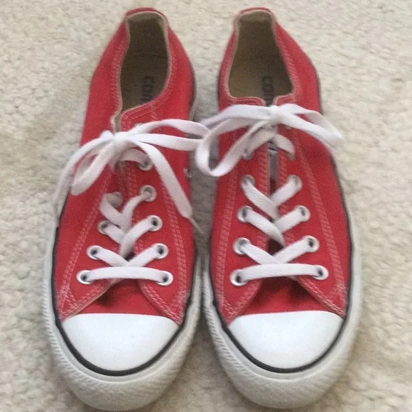 CONVERSE RED LOW TOP ALL STAR UNISEX SNEAKER-Womens 9/Mens 7-excellent condition - Picture 1 of 7